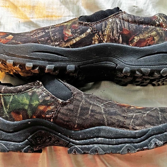 DUCK BOOTS, ANKLE HEIGHT, ITASCA, PADDED, SZ 8, EACH HAS TWO ELASTIC PANELS AT - Picture 2 of 5